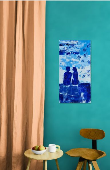 Dialog stilvolles Wohnzimmer mit einem abstrakten Acrylgemälde an der Wand