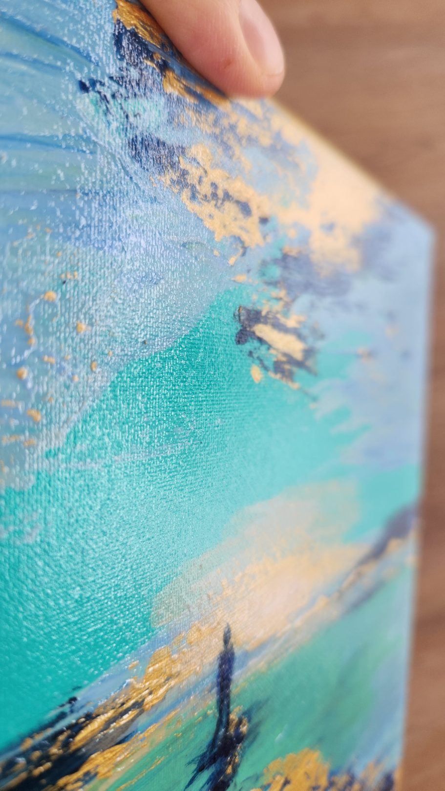 Open Horizonts II Detailaufnahme eines bunten Gemäldes mit blau-grünen Tönen und goldenen Akzenten.