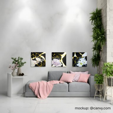 A Triptych of Inner Journeys and Subtle Light stilvolles Wohnzimmer mit einem Triptychon aus abstrakten Acrylgemälden mit floralen Symbolen an der Wand