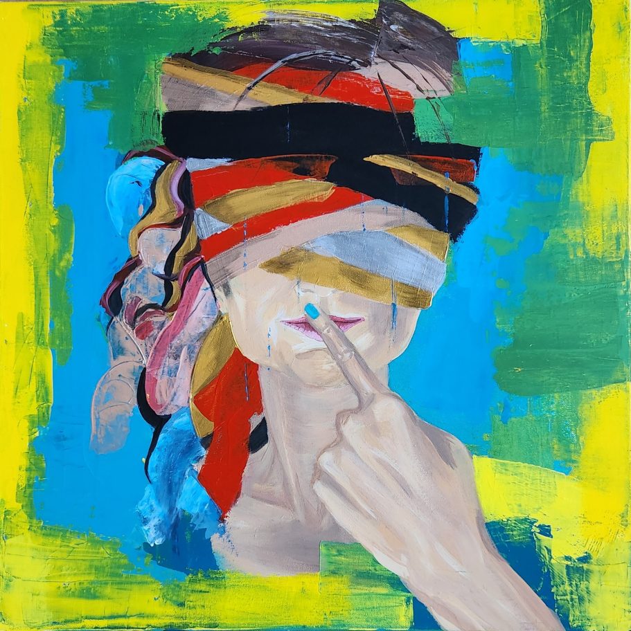 Bound to Create Künstlerisches Porträt einer Person mit buntem Kopftuch, die den Finger an die Lippen hält.